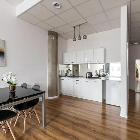 Manu Aparts Manufaktura Apartment